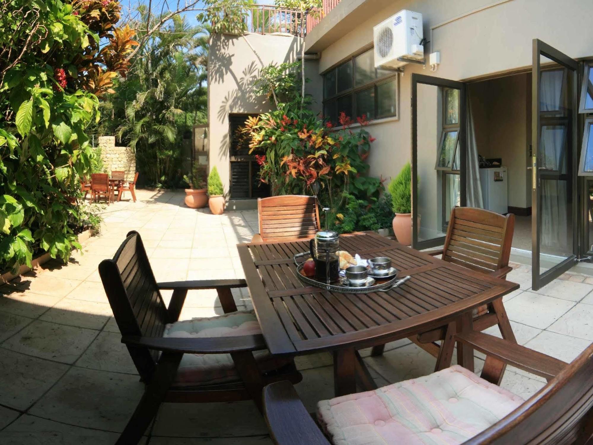 คาวรี่โคฟเกสต์เฮาส์ La Lucia ภายนอก รูปภาพ
